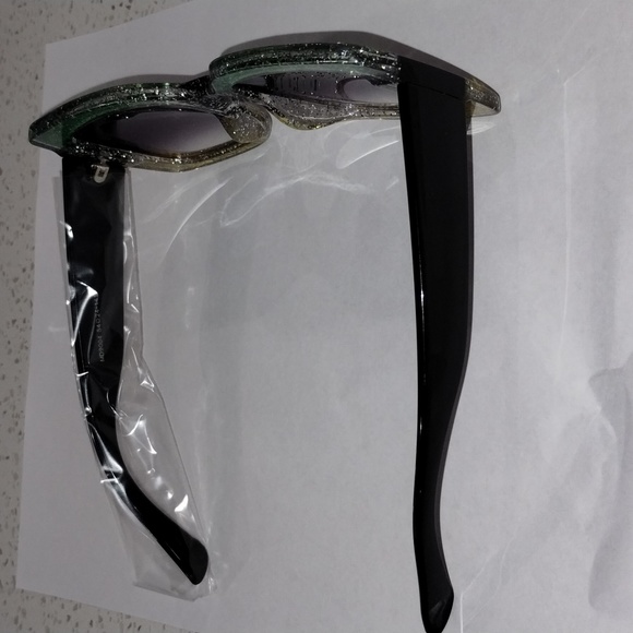 Ladies Square Oversized Framed Sunglasses (Green/Yellow w/Black Legs) - New! - Picture 4 of 6